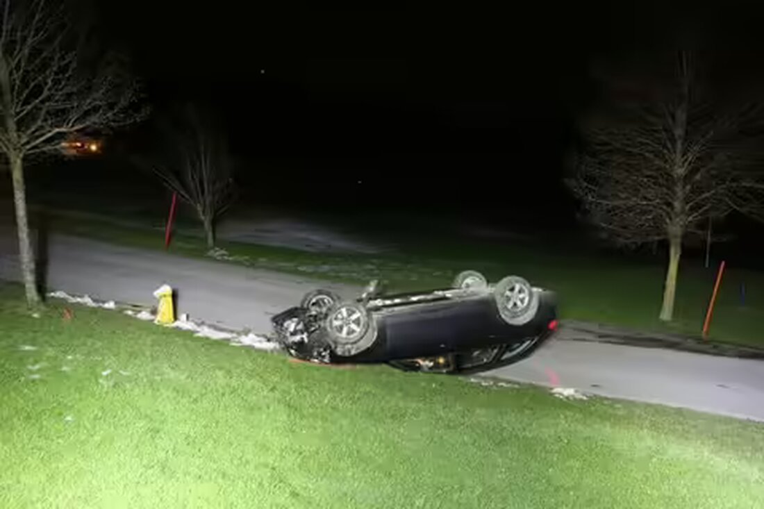 Ein 27-jähriger Mann überschlug sich am 9. März 2024 in Gontenbad mit seinem Auto. Blutprobe angeordnet, Totalschaden.