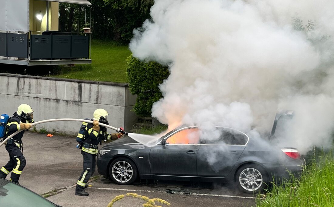 In Bischofszell brannte am Freitagmorgen ein Auto aus technischen Gründen. Die Feuerwehr löschte schnell, niemand wurde verletzt.