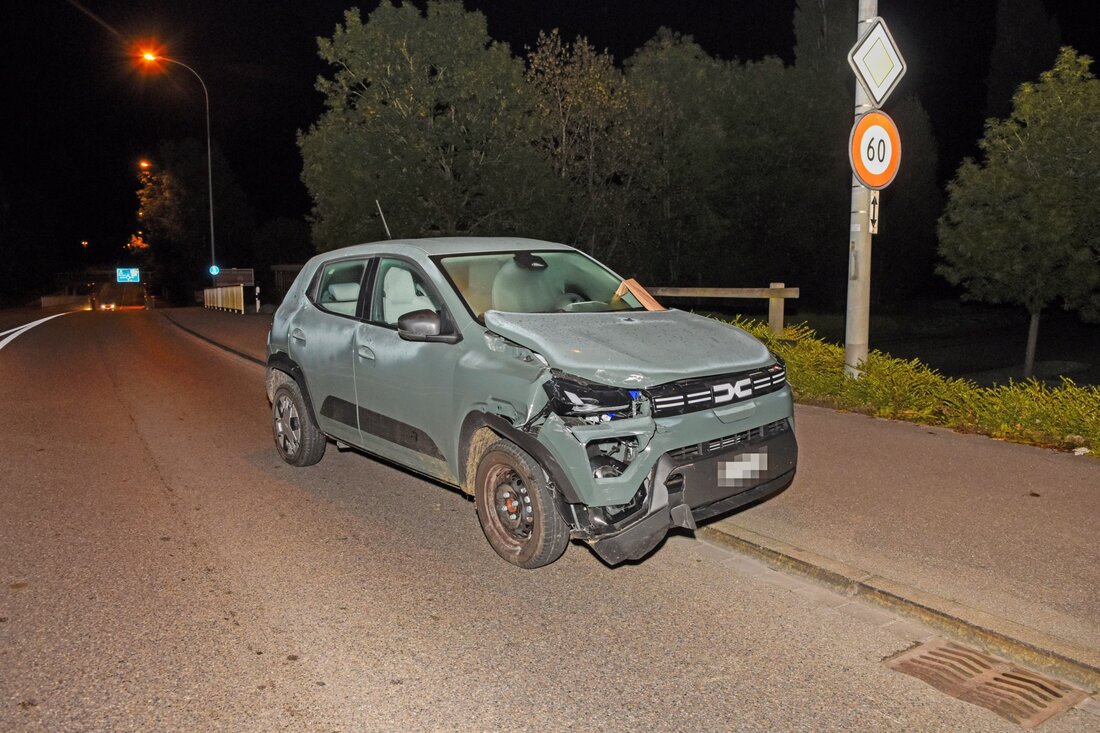 Ein unbekannter Mann entwendete in Weinfelden ein Auto und flüchtete vor der Polizei. Kettenreaktion, Zeugenaufruf!