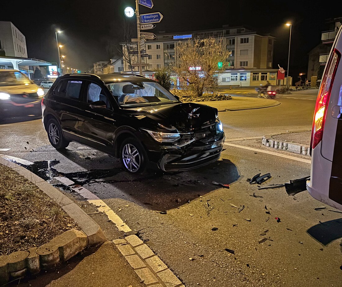 Ein 21-jähriger Autofahrer verunfallte in Frauenfeld fahrunfähig. Keine Verletzten, aber erheblicher Sachschaden und Führerausweis entzogen.
