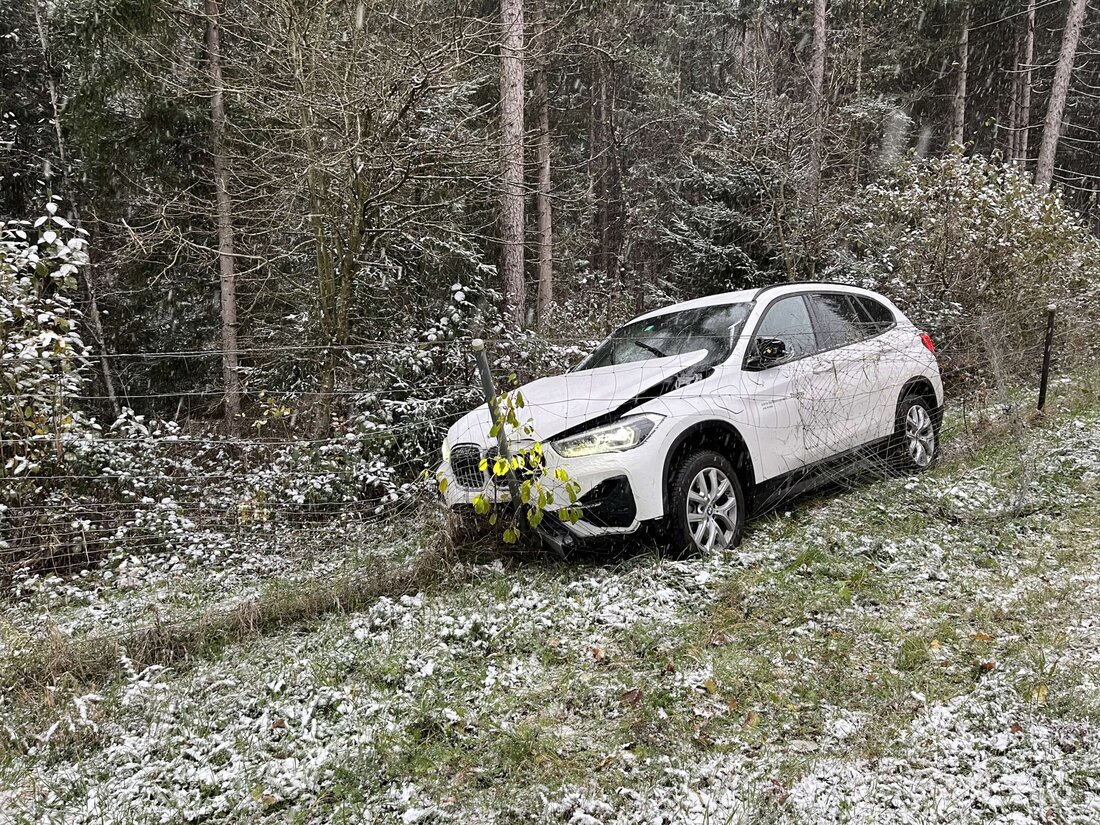 Ein 64-jähriger Fahrer verursachte in Wängi einen Selbstunfall auf der A1, nachdem er kurz eingeschlafen war. Sachschaden: mehrere tausend Franken.