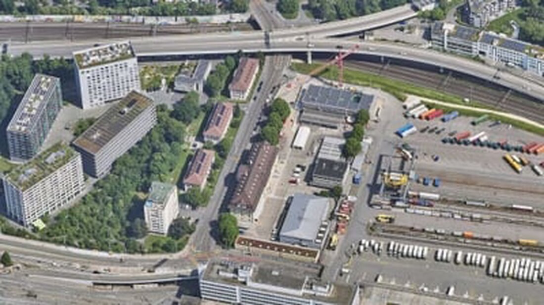 Ab 4. August 2025 ersetzt die BVB auf der Tramlinie 14 bis 23. November Busse wegen Gleiserneuerungen in der Zeughausstrasse.