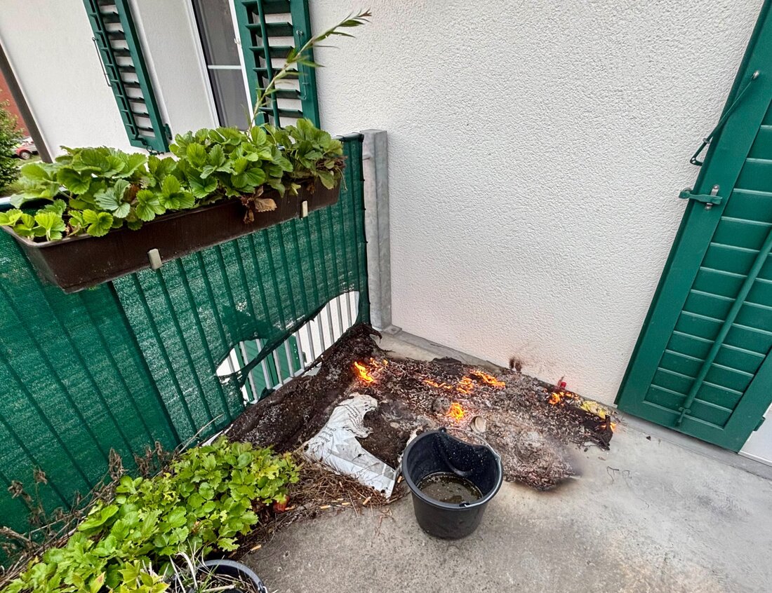 In Müllheim brach am Samstagnachmittag ein Balkonbrand aus. Die Feuerwehr konnte schnell löschen, es gab keine Verletzten.