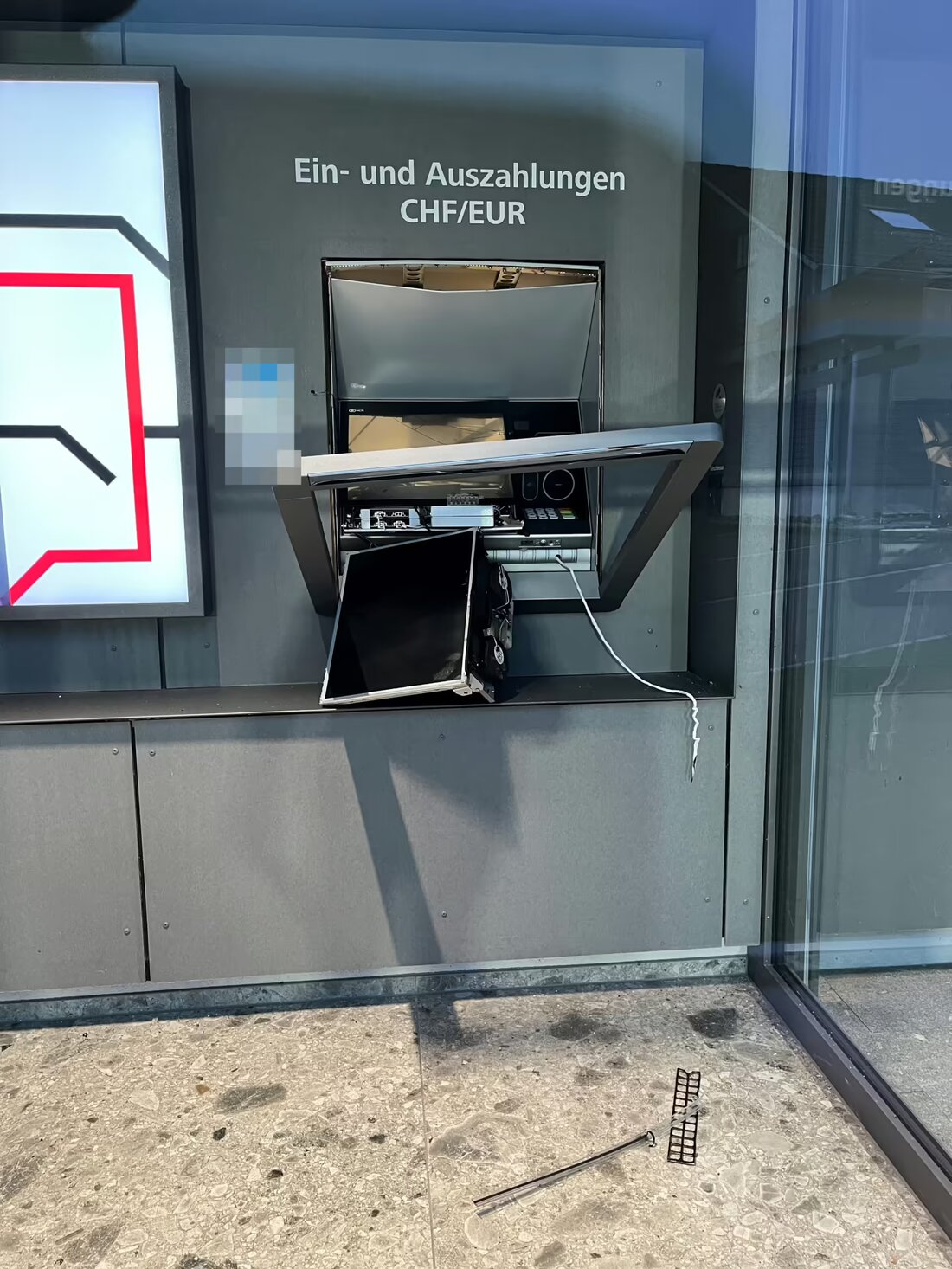 Unbekannte sprengen Bancomat in Tobel, fliehen ohne Beute. Kantonspolizei Thurgau sucht Zeugen für den Vorfall.