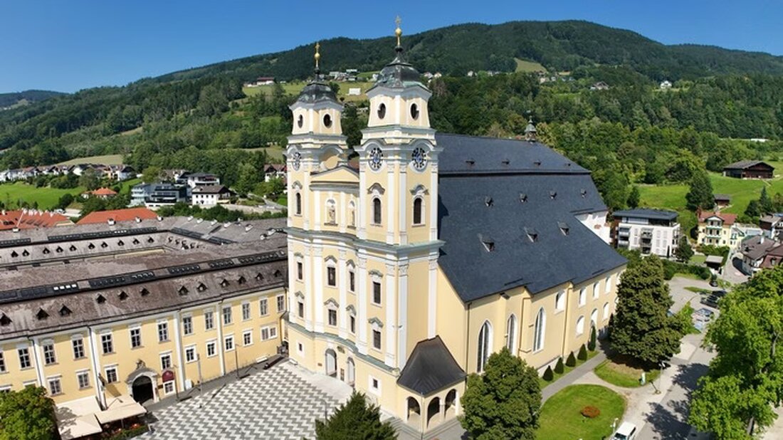 Rathscheck liefert 146.748 Schiefersteine für die Sanierung der Basilika Mondsee, die 2024 im neuen Glanz erstrahlt.