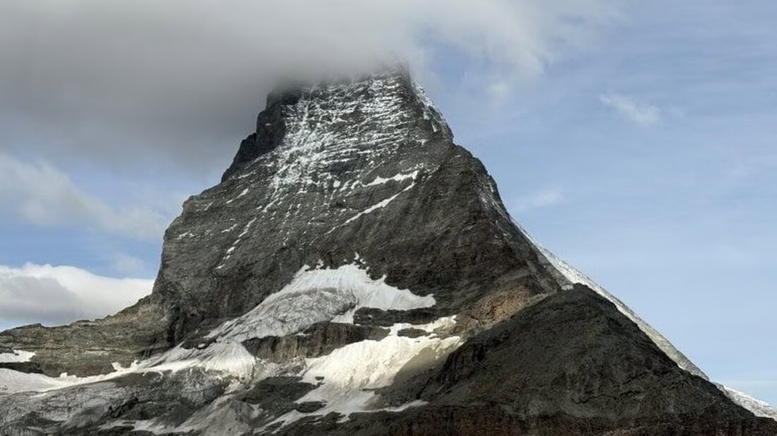 Am 4. August 2025 stürzte ein Bergsteiger am Matterhorn tödlich ab. Die Ursachen werden derzeit von der Staatsanwaltschaft untersucht.