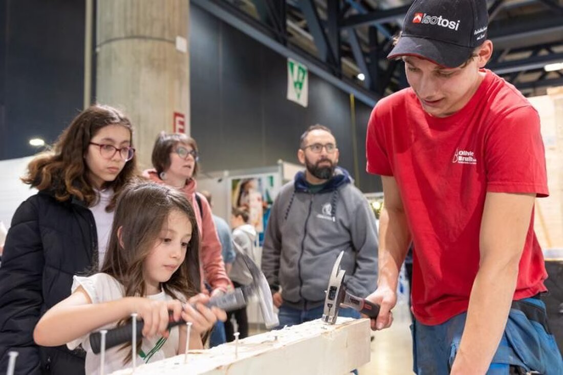 Das START! Forum der Berufe 2025 in Fribourg begeisterte 27.000 Besucher mit über 200 Berufen, interaktiven Workshops und spannenden Aktivitäten.