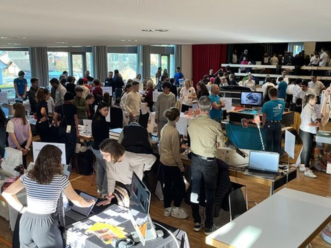 Am 8. November 2025 zeigt die Tischmesse in Appenzell 64 Berufe, ermöglicht persönlichen Austausch und Berufsorientierung für Jugendliche.