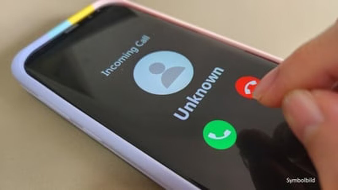 Telefonbetrug nimmt zu: Betrüger geben sich als Bankmitarbeiter aus und versuchen, über gefälschte Anrufe Daten zu stehlen.