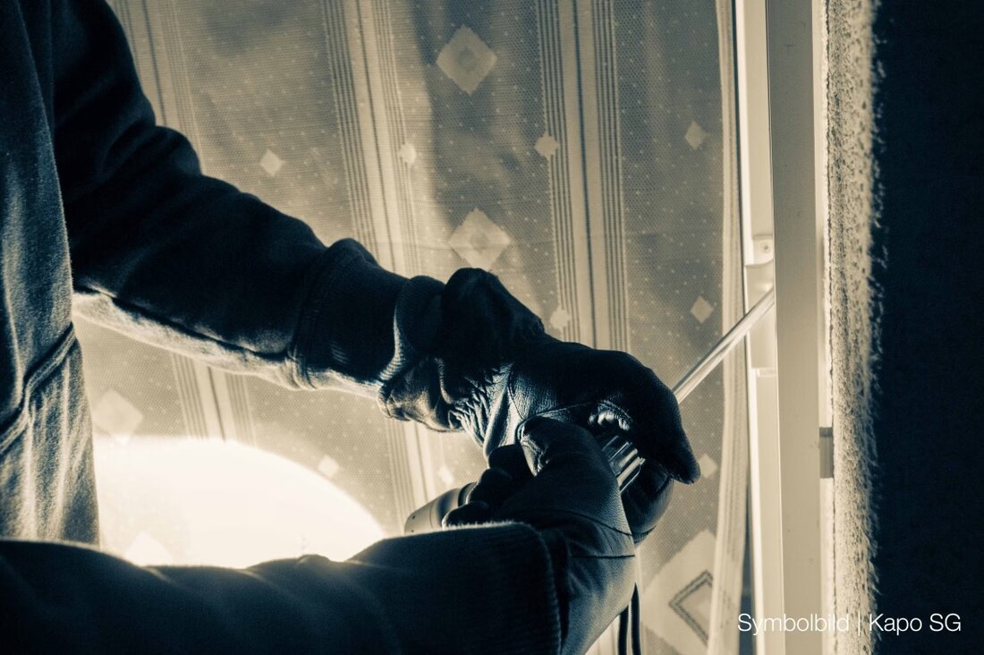 Unbekannte Täter brechen in Buchs Einfamilienhaus ein, stehlen Wertgegenstände und verursachen hohen Sachschaden zwischen 11.06.2025.