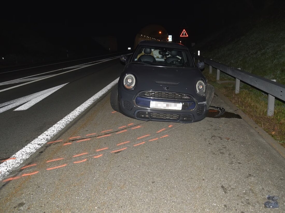 Am Dienstagabend kam es auf der A13 bei Roveredo zu einem Selbstunfall, bei dem eine 26-jährige Autofahrerin verletzt wurde.