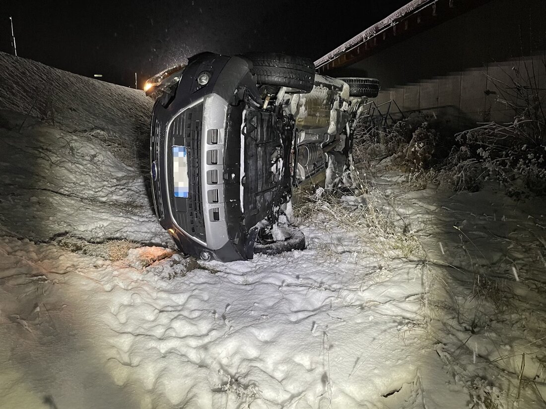 Ein alkoholisierter Autofahrer verursachte in Valchava einen Unfall. Zuvor beschädigte er in St. Moritz eine Barriere und floh.