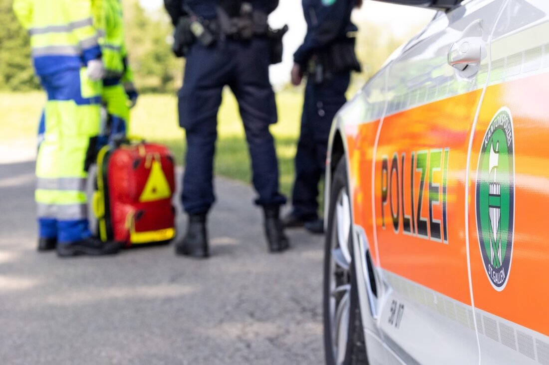 In Zuzwil verletzte ein 23-jähriger Filipino am 15.08.2025 seine Eltern und Schwester schwer. Die Polizei nahm ihn fest.