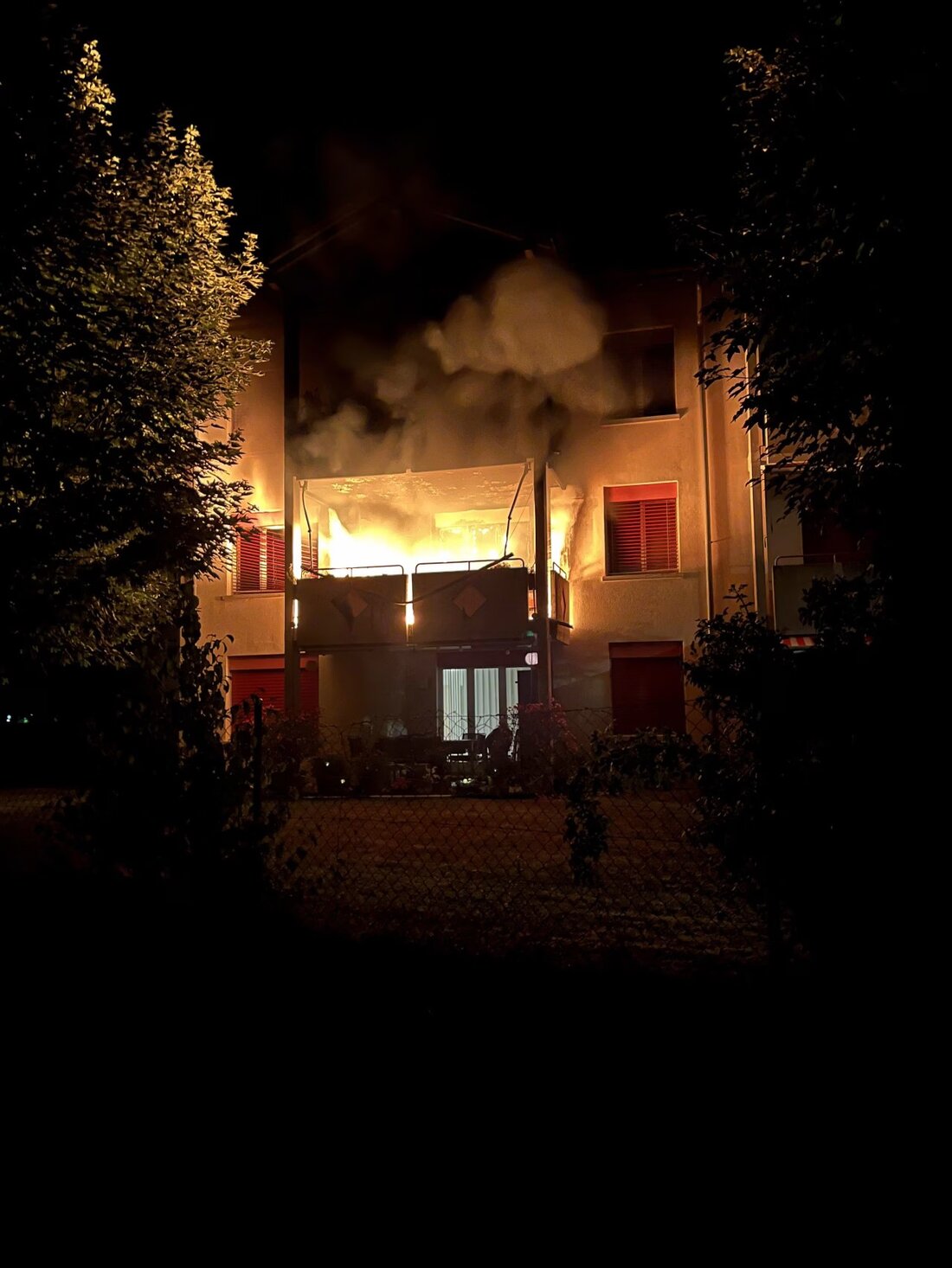 In Leibstadt brannte heute Morgen eine Wohnung. Eine Person wurde leicht verletzt. Die Brandursache ist noch unklar.