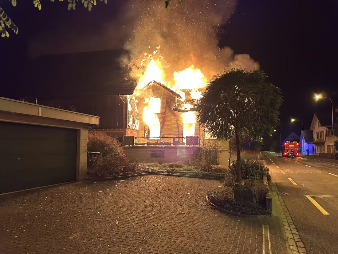 In Bürglen brannte ein leerstehendes Haus, es gab keine Verletzten. Die Brandursache wird ermittelt, Sachschaden hoch.