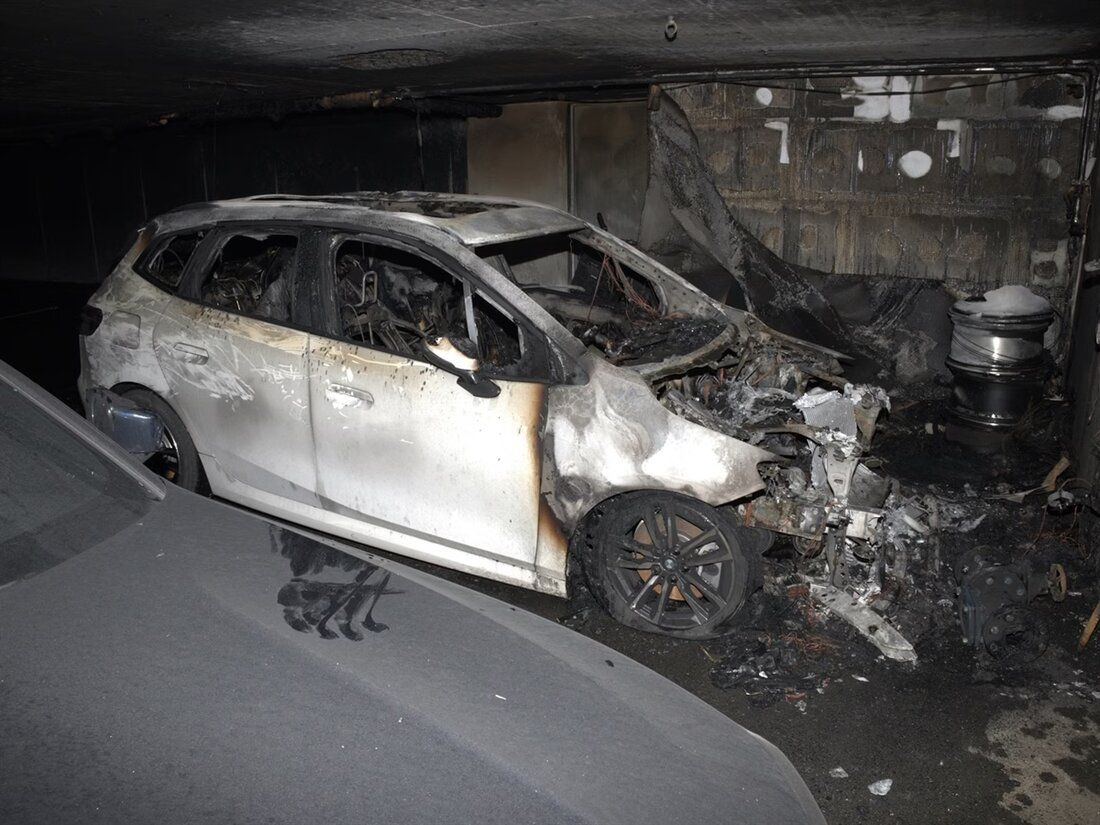 In Domat/Ems brannte in der Neujahrsnacht eine Tiefgarage, sechs Personen wurden evakuiert. Die Brandursache wird untersucht.