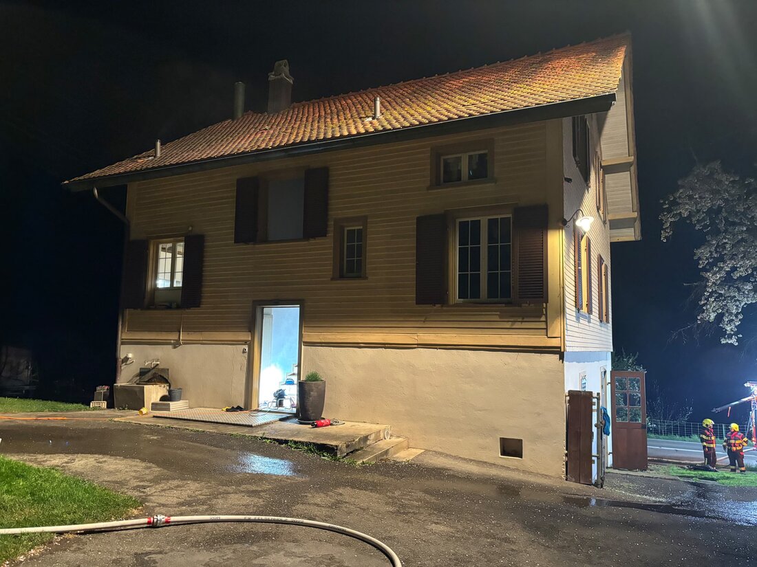 Ein Brand in der Waschküche eines Einfamilienhauses in Hohentannen führte zu erheblichem Sachschaden. Niemand wurde verletzt.