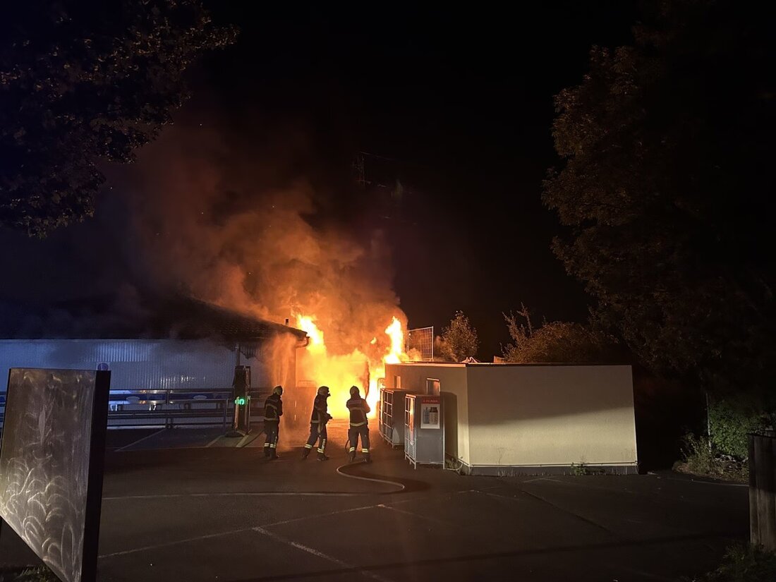 Mehrere Brände in Freiamt wüteten in der Nacht auf Montag. Die Kantonspolizei Aargau nahm einen Tatverdächtigen fest.