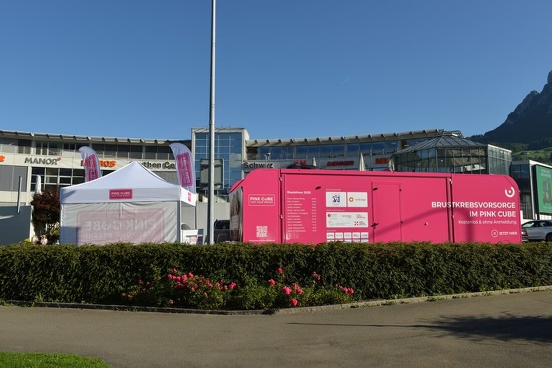 Am 20. September 2025 informiert der PINK CUBE vor dem Mythen Center in Schwyz über Brustkrebs und Früherkennung. Besuchen Sie uns!