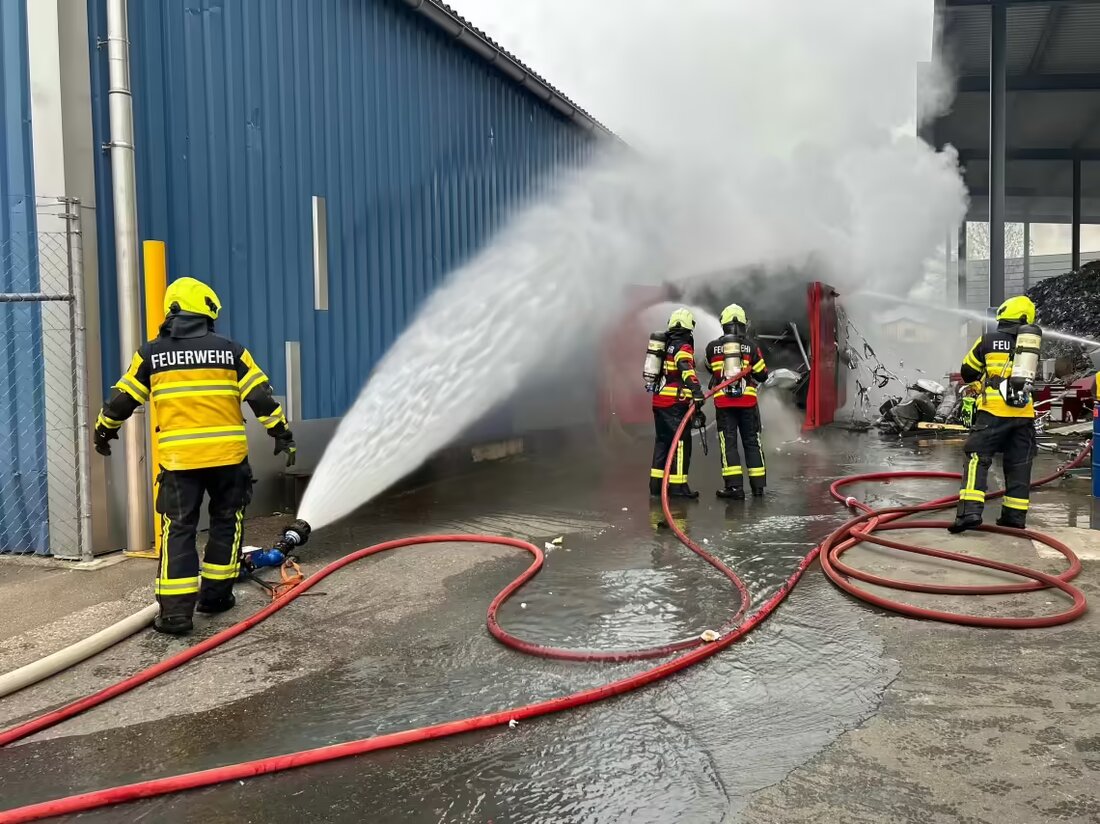 Am 07.11.2024 kam es in Lichtensteig zu einem Containerbrand in einem Recycling Areal, mutmaßlich durch eine Spraydose.