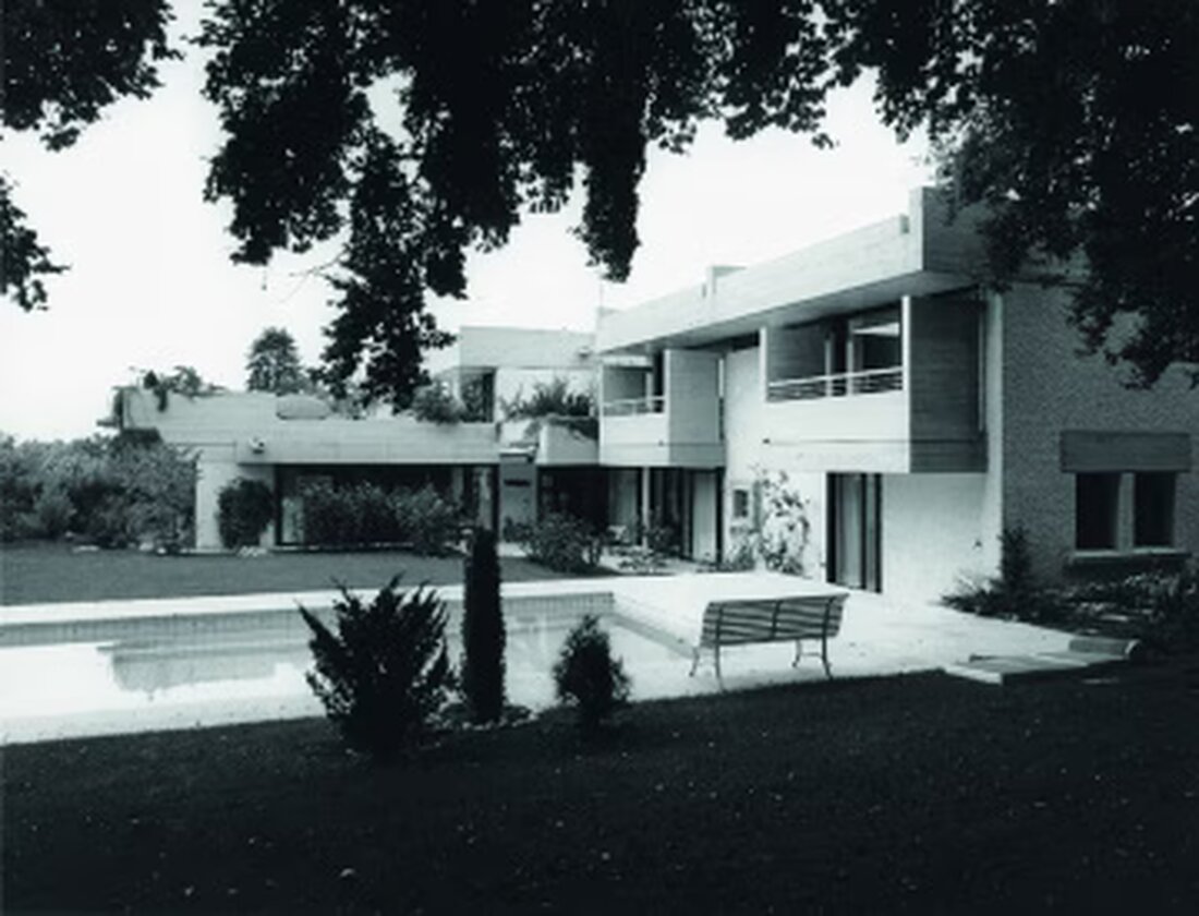 Die Villa Nessim in Cologny, entworfen von Georges Brera, steht jetzt unter Denkmalschutz und verkörpert brutalistische Architektur.