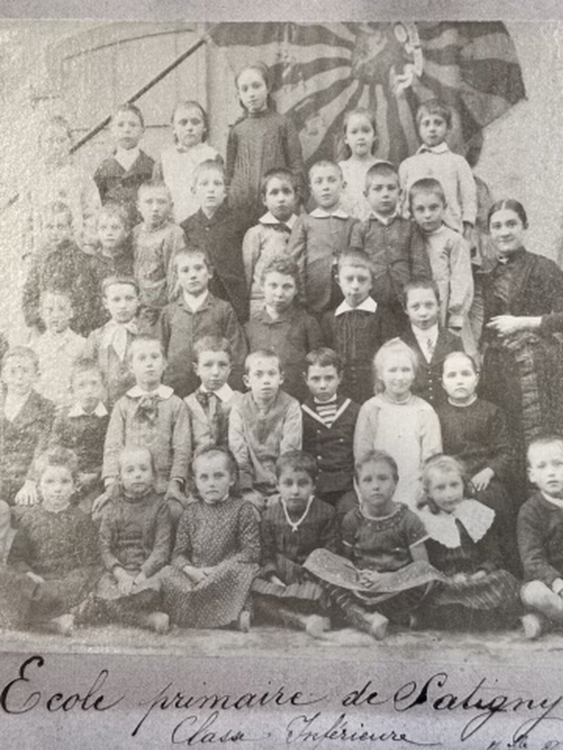 Am 10. Oktober 2025 lädt die Staatsarchiv Genf von 12 bis 14 Uhr zu einer Ausstellung über die Entwicklung der Schulferien ein. Besichtigen Sie historische Dokumente und erfahren Sie mehr über den Wandel der Ferienkultur im Kontext gesellschaftlicher Veränderungen.