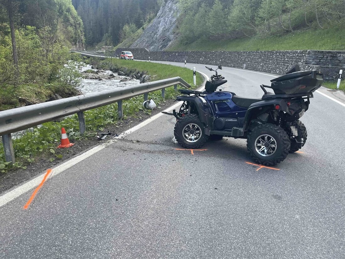 Ein 64-jähriger Quadfahrer verletzt sich bei einem Selbstunfall in St. Antönien. Unfallhergang wird von der Kantonspolizei untersucht.