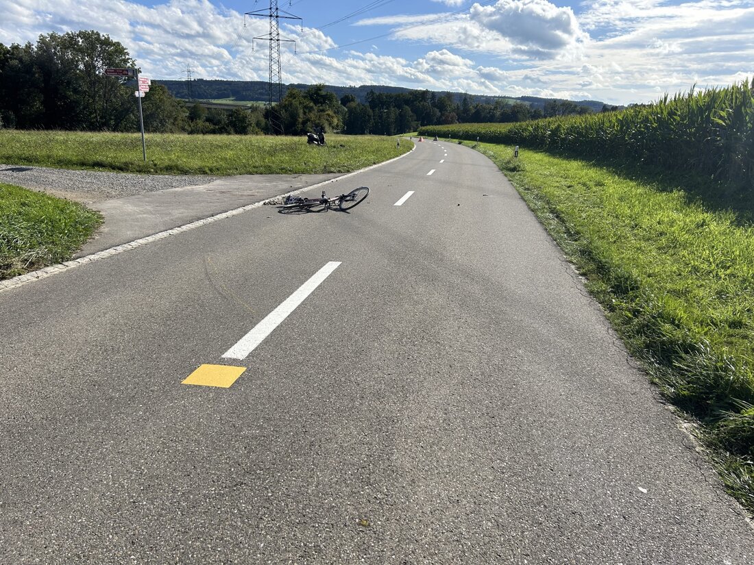 In Neuwilen kollidierten am Sonntagnachmittag ein E-Bike- und ein Rollerfahrer. Beide wurden ins Spital gebracht.