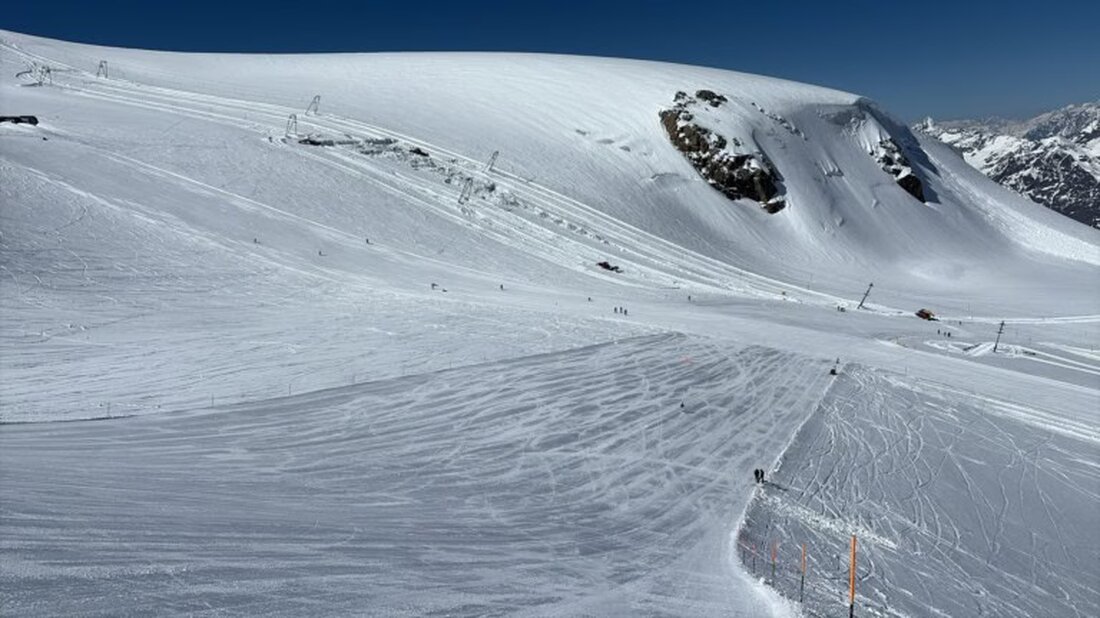 Am 30. April 2025 kam es in Zermatt zu einem schweren Skiunfall. Die Polizei sucht Zeugen des Vorfalls auf der Piste 85a.