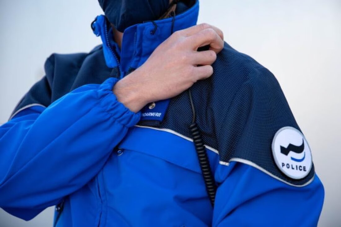 Am 17. Mai 2025 wurde ein 12-jähriges Mädchen in Marly bewusstlos im Schwimmbad gefunden. Die Polizei sucht Zeugen.