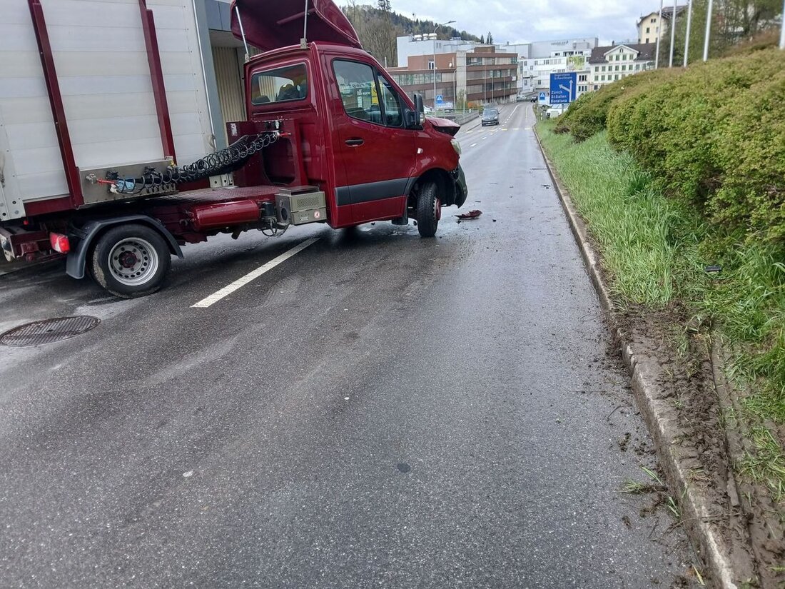 Am 25. April 2025 kam es in Herisau zu einem Verkehrsunfall zwischen einem Sattelmotorfahrzeug und einem Lastwagen. Trotz hoher Sachschäden blieben alle Beteiligten unverletzt.