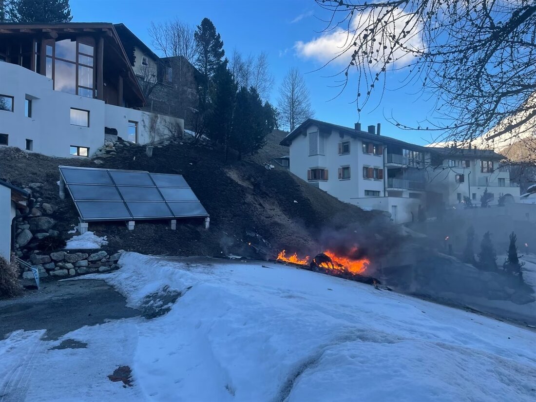Ein Motorflugzeug stürzte in La Punt Chamues-ch ab, drei Personen kamen ums Leben. Die Unfallursache wird untersucht.
