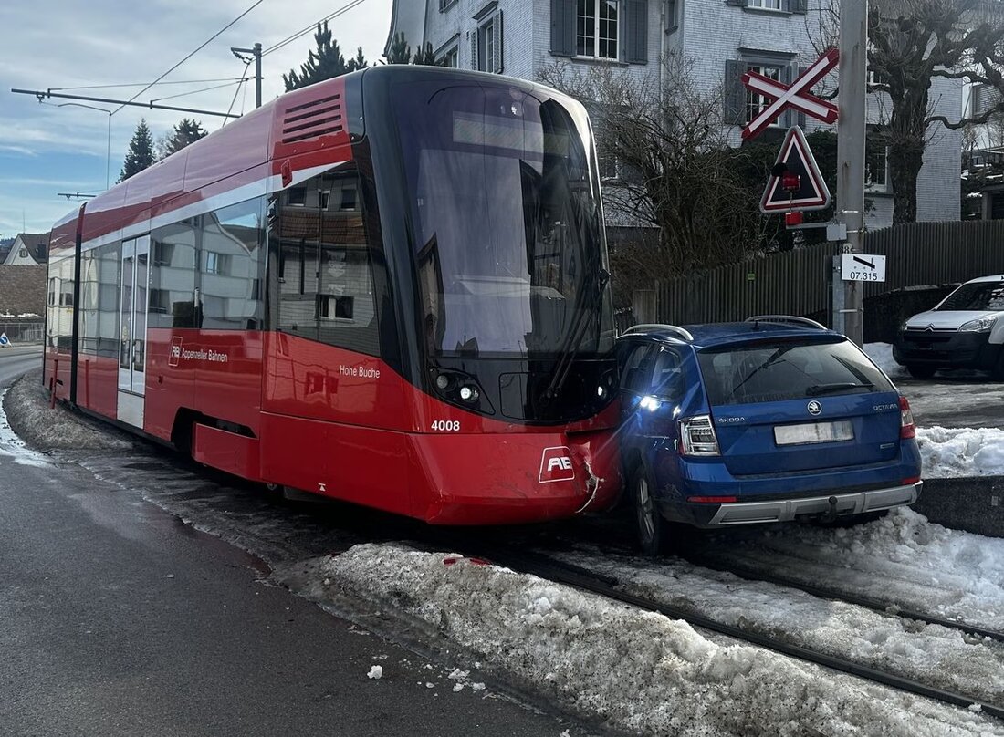 Am 16. Januar 2026 kam es in Speicher zu einer Kollision zwischen einem Personenwagen und der Appenzeller Bahnen. Glücklicherweise wurde niemand verletzt, jedoch entstand erheblicher Sachschaden.