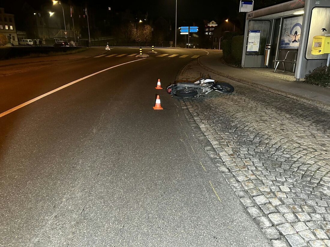 Drei Selbstunfälle im Appenzeller Hinterland am 16. November 2024, bei denen ein Motorradfahrer verletzt wurde.