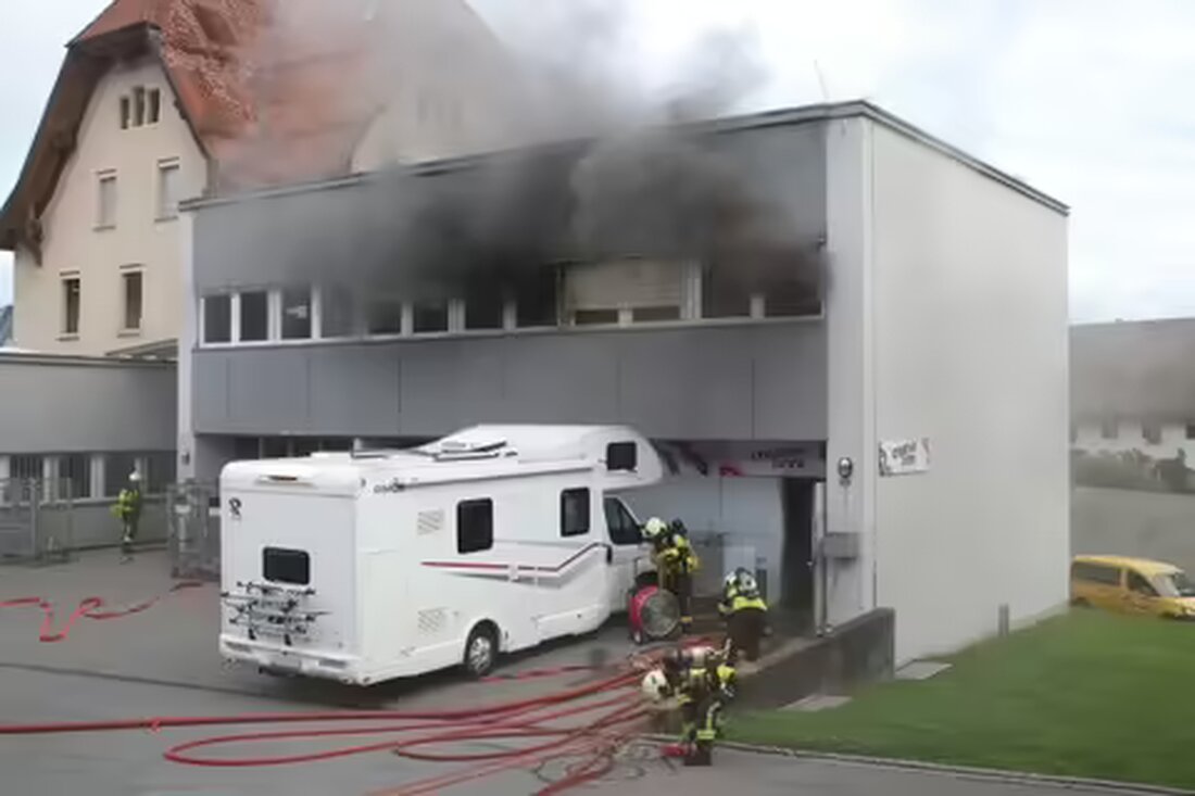 Am 04.07.2024 brach ein Brand in einem Gewerbebetrieb an der Poststrasse in Appenzell aus, ohne Verletzte, aber mit hohem Sachschaden.