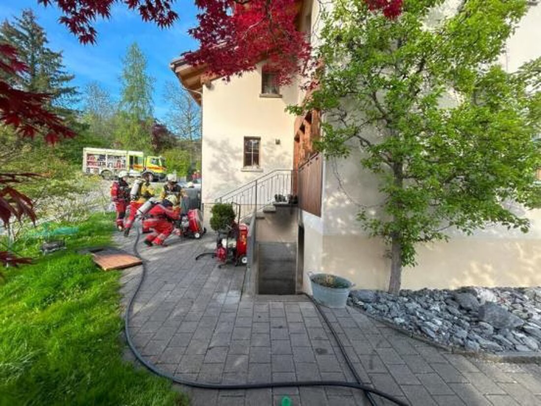 Bei einem Kellerbrand in Wernetshausen wurde ein 72-Jähriger verletzt und ins Spital geflogen. Feuerwehr und Polizei ermitteln.