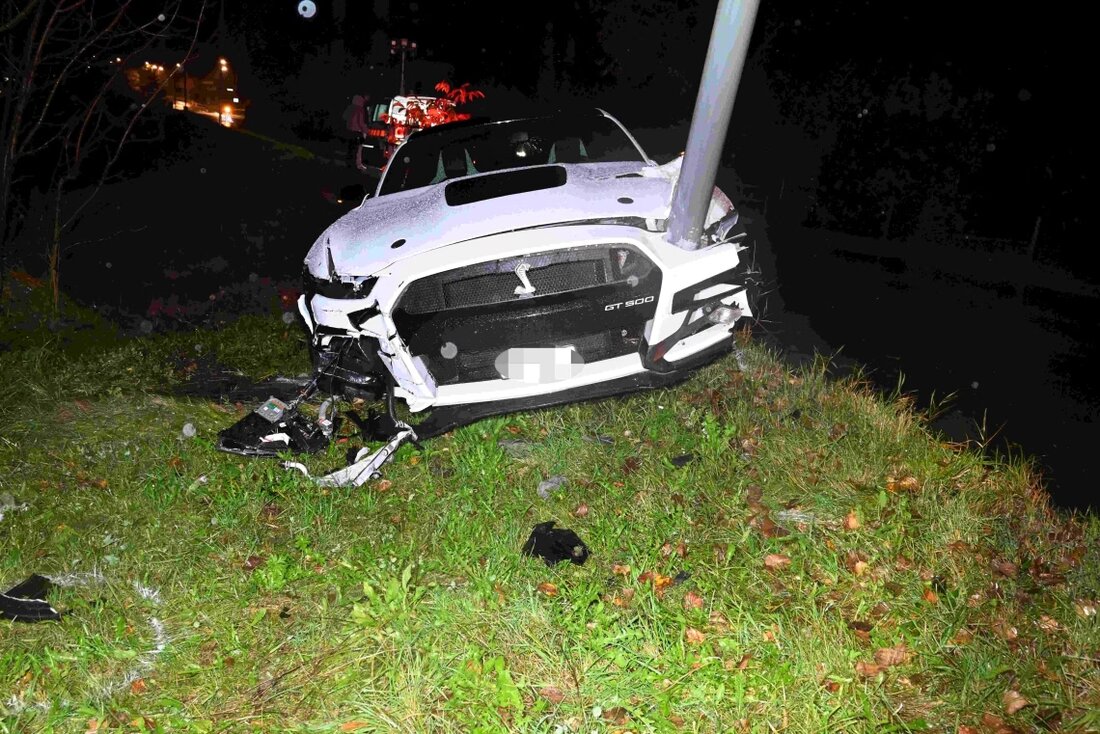 Am Sonntag kam es auf der Goldacherstrasse in Tübach zu einem schweren Unfall zwischen zwei Autos, verursacht von einem fahrunfähigen Fahrer.
