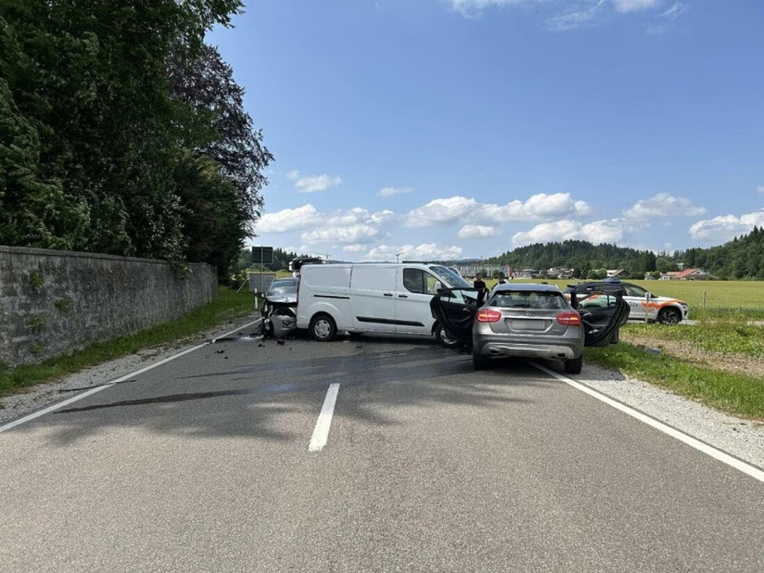 Fünf Personen wurden bei einem Unfall in La Tour-de-Trême verletzt. Der Unfall ereignete sich am 16. Juni 2025.