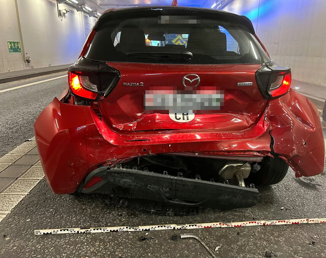 Bei einer Auffahrkollision in Roggwil wurden drei Personen verletzt. Der Unfall sorgte für stundenlange Verkehrsbehinderungen.