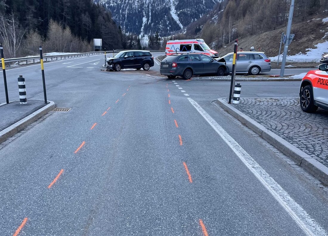 Am Freitagnachmittag kam es in Susch zu einem Unfall zwischen drei Fahrzeugen, bei dem drei Personen verletzt wurden.
