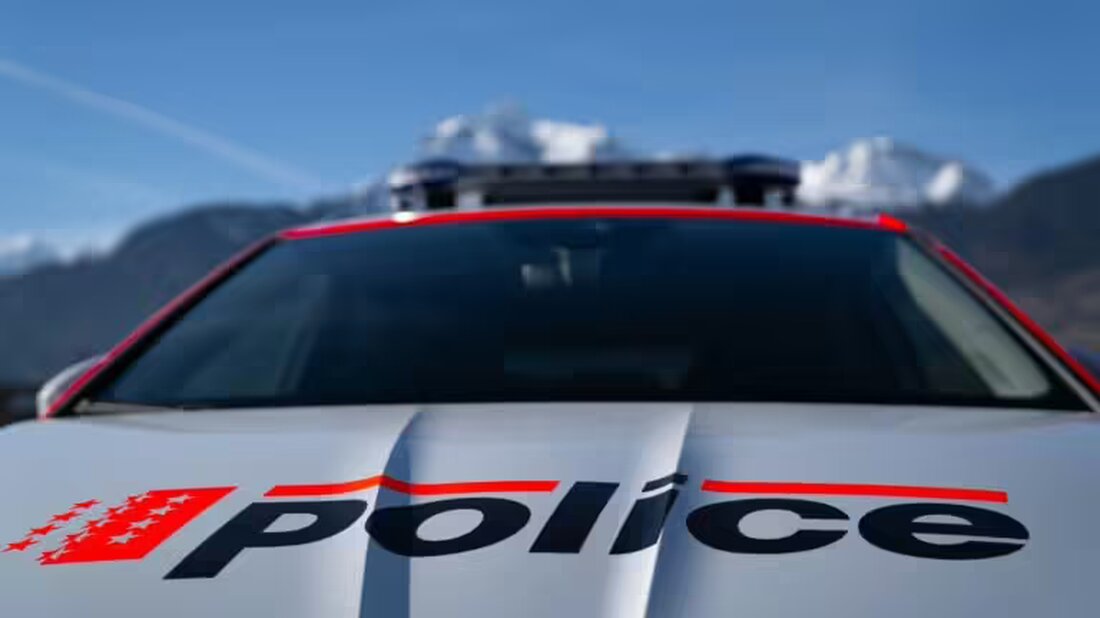 Am 8. November 2024 kam es zu einem Raubüberfall am SBB-Bahnhof in Martinach. Drei mutmaßliche Täter wurden festgenommen.