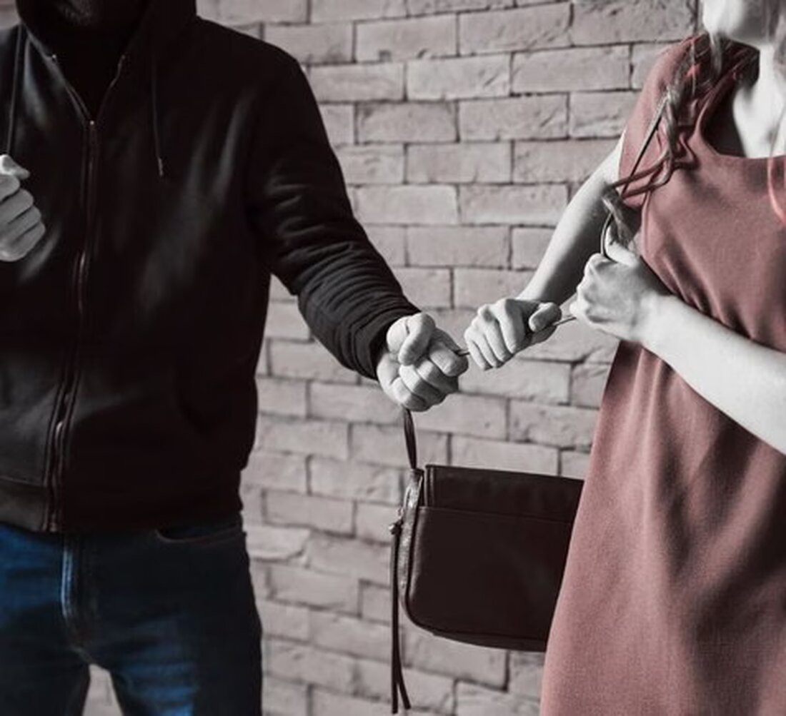 Drei Männer überfielen am 23.10.2025 in Appenzell einen 41-Jährigen und stahlen sein Mobiltelefon. Zeugen gesucht!