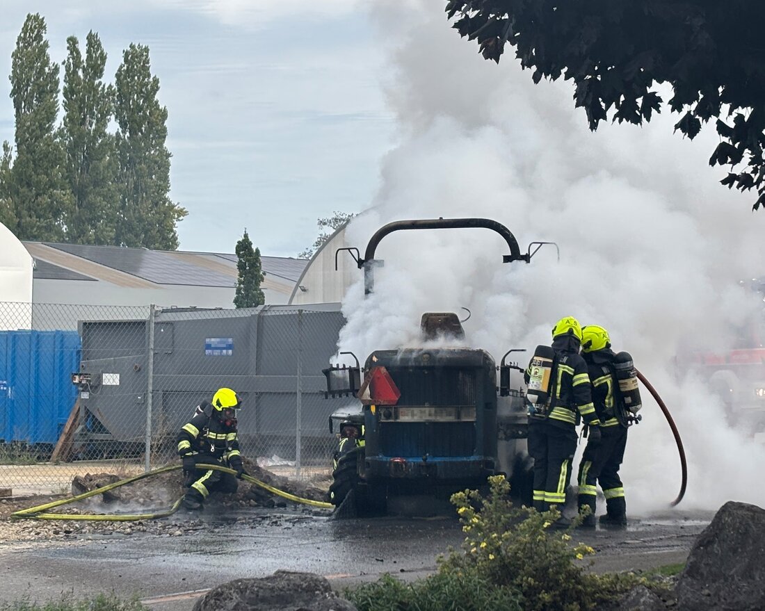 In Weinfelden geriet ein Baustellendumper am Dienstagnachmittag in Brand. Verletzt wurde niemand, Sachschaden von mehreren zehntausend Franken entstand.