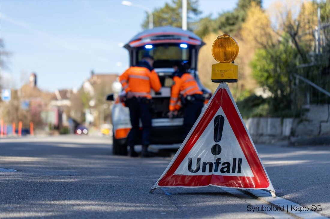 Verkehrsunfall zwischen E-Bike und Auto in Wil: 49-Jährige leicht verletzt und ins Spital gebracht. Details zum Vorfall vom 29.07.2025.