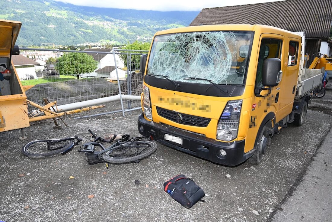 Am 10.09.2025 verletzte sich eine 62-jährige Frau bei einem E-Bike-Unfall in Sevelen schwer und wurde ins Spital gebracht.