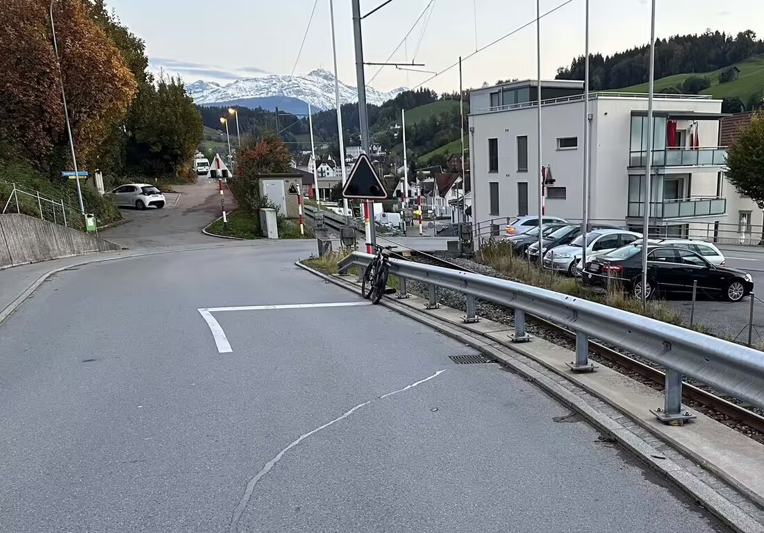 In Herisau kam es am 11. Oktober 2024 zu einem Selbstunfall mit einem E-Bike, bei dem ein 38-jähriger Mann verletzt wurde.