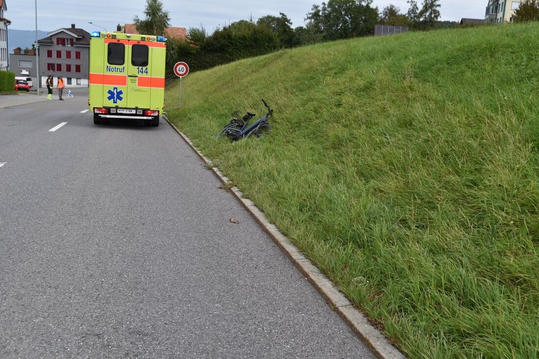 Am 17. September 2025 stürzte ein 77-Jähriger beim E-Bike-Fahren in Wolfhalden und verletzte sich leicht.