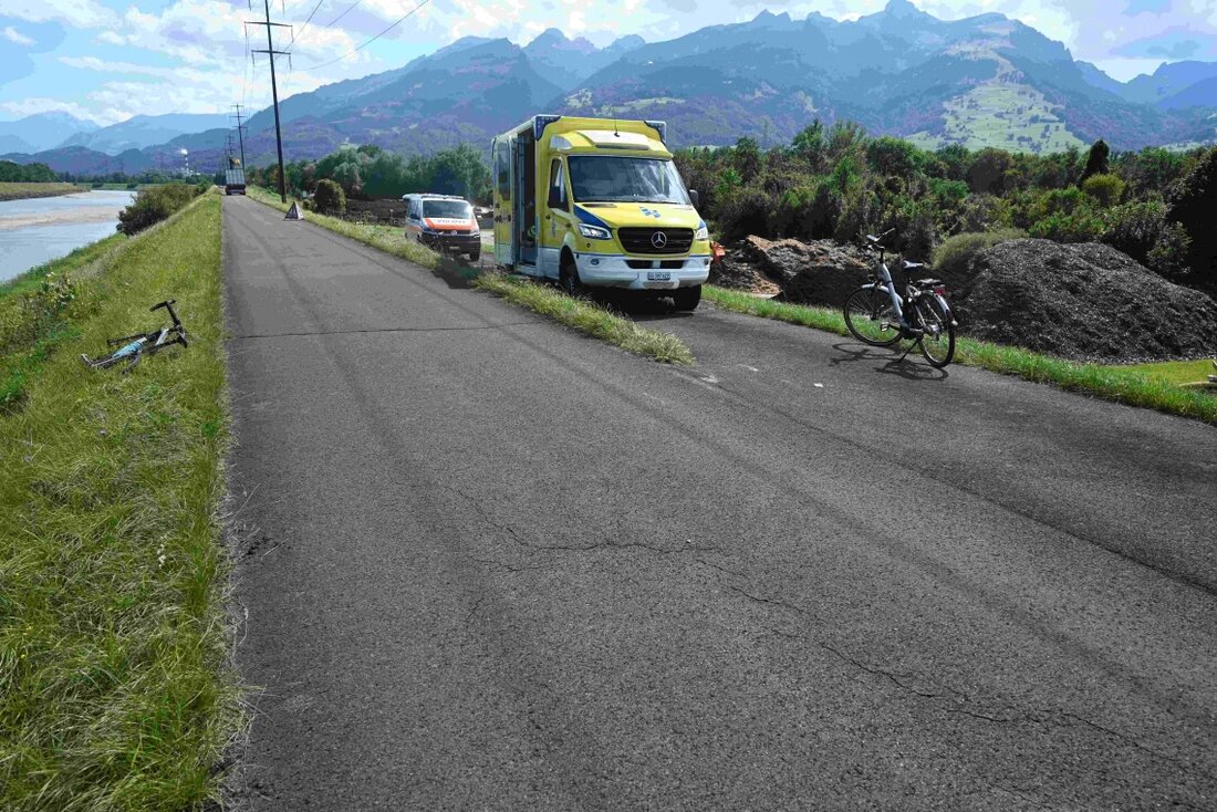 Am Donnerstag kam es in Haag zu einem Unfall zwischen einem E-Bike und einem Rennvelo. Ein 84-Jähriger wurde leicht verletzt.
