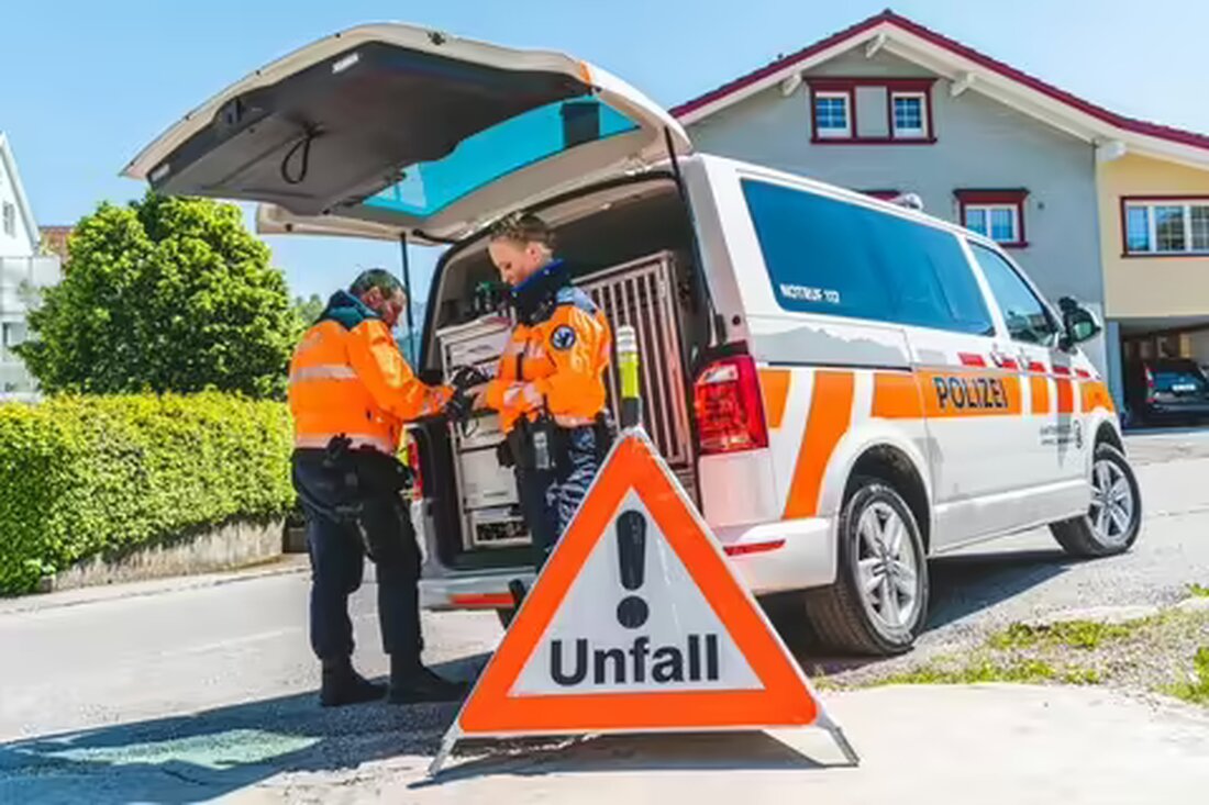 Eine E-Bikelenkerin (53) stürzte in Appenzell schwer, nachdem sie einem Auto ausweichen musste und Kopfverletzungen erlitt.