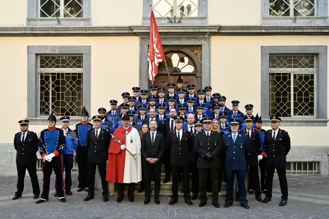 Am 6. September 2024 legten 34 neue Mitglieder der Kantonspolizei in Sitten ihren Eid ab und beendeten damit ihre Ausbildung.